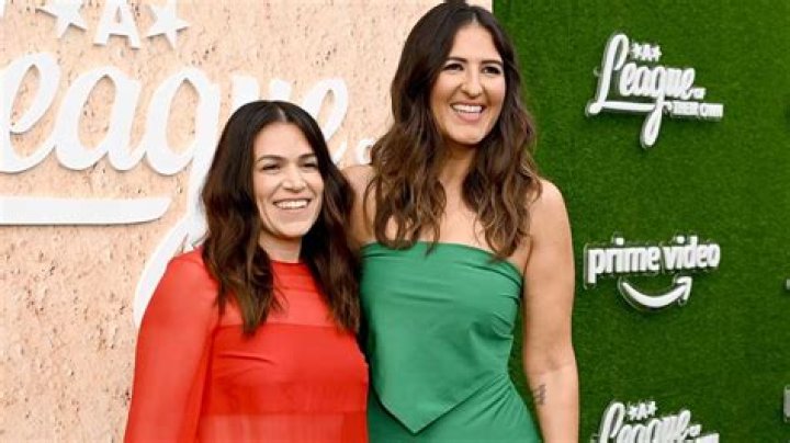 
A League Of Their Own’ Stars Abbi Jacobson And D’arcy Carden Dish On Decades-Long Best Friendship 
