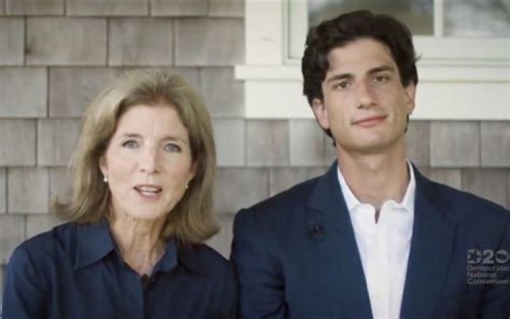 Aaron Schlossberg Height, Weight, Net Worth, Age, Birthday, Wikipedia, Who, Instagram, Biography