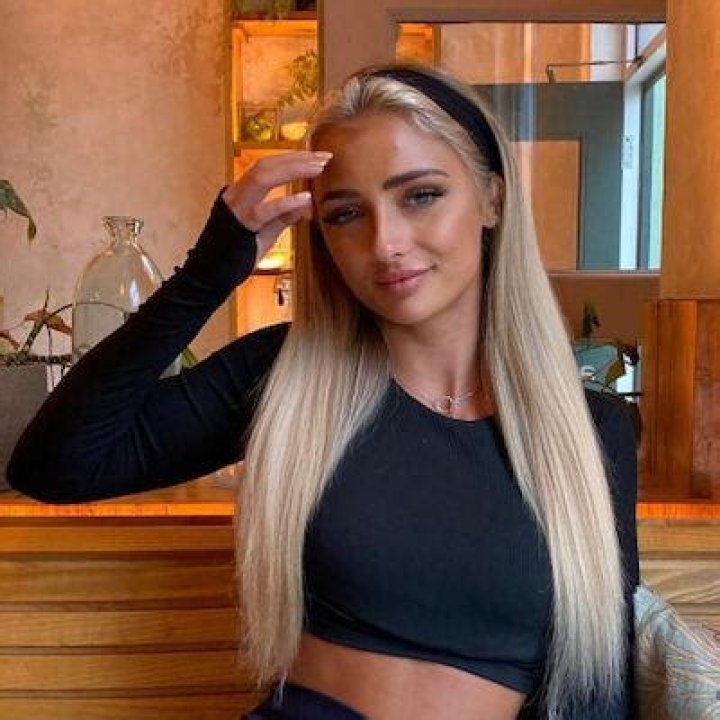 Abi Moores Height, Weight, Net Worth, Age, Birthday, Wikipedia, Who, Nationality, Biography