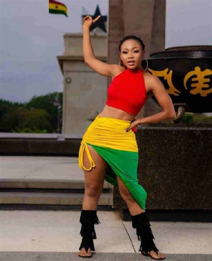 
Akuapem Poloo Height, Weight, Net Worth, Age, Birthday, Wikipedia, Who, Nationality, Biography 