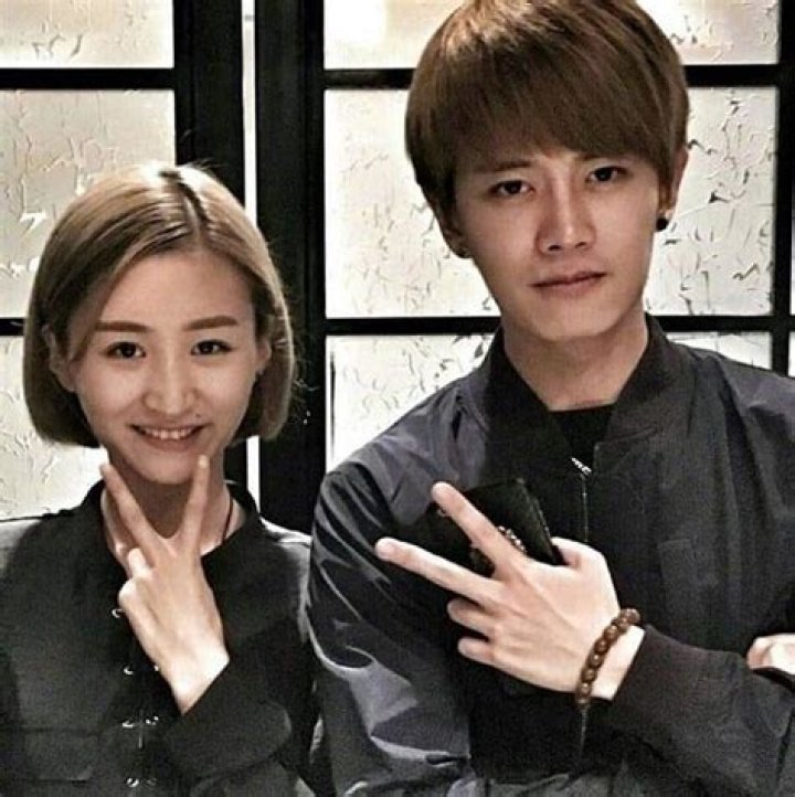 
Allen Ren is Married to Wife: Nie Huan. Kids. 