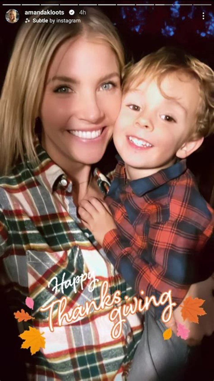 
Amanda Kloots and Son Elvis Celebrate Thanksgiving as He Points Out Mom on Billboard 