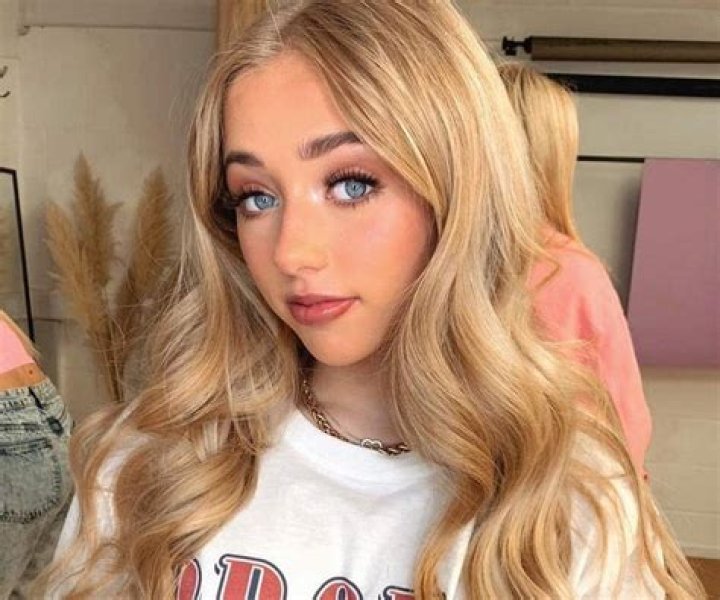 
Ami Charlize Height, Age, Family, Biography, Wiki, Net Worth 