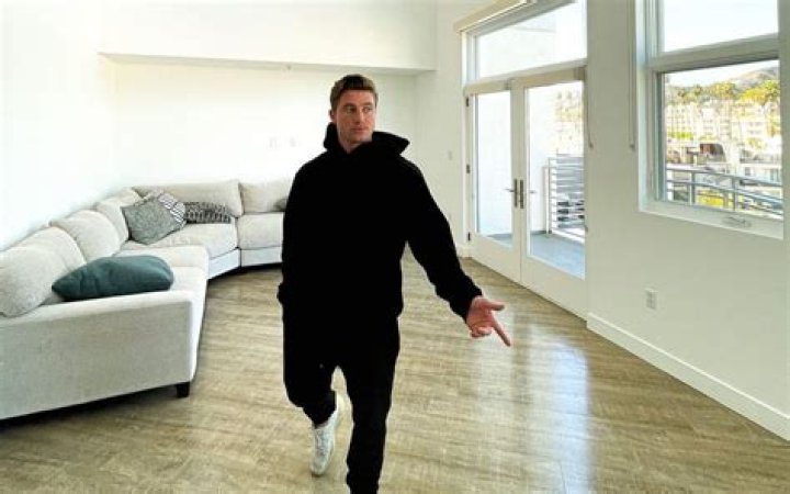 “An annoying loser”: Why are fans slamming Brett Robinson in The Circle season 5?