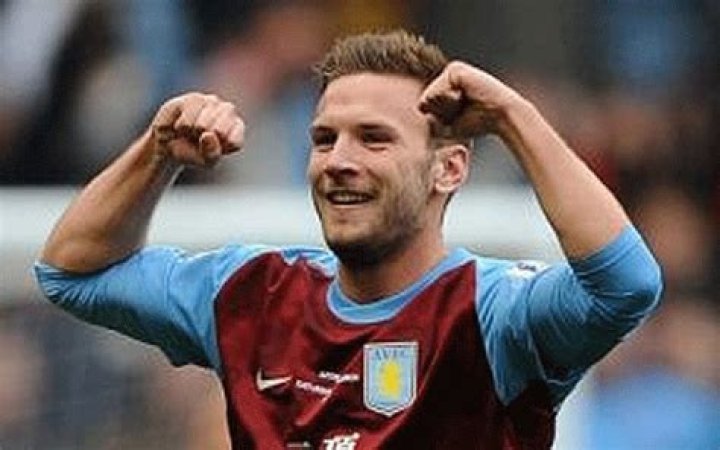 
Andreas Weimann Height, Weight, Net Worth, Age, Birthday, Wikipedia, Who, Nationality, Biography 