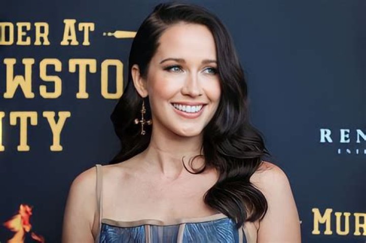 Anna Camp Height, Weight, Net Worth, Age, Birthday, Wikipedia, Who, Instagram, Biography