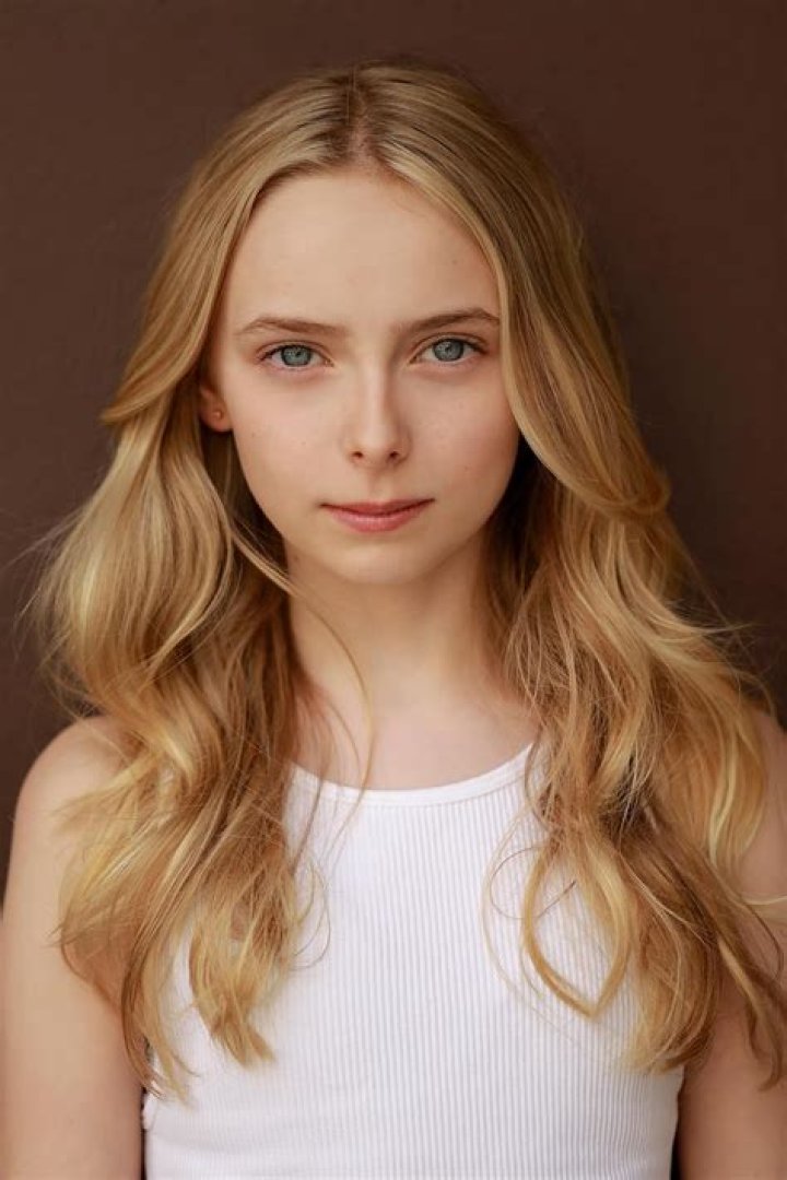 Anouk Darwin Homewood Height, Weight, Net Worth, Age, Birthday, Wikipedia, Who, Nationality, Biography