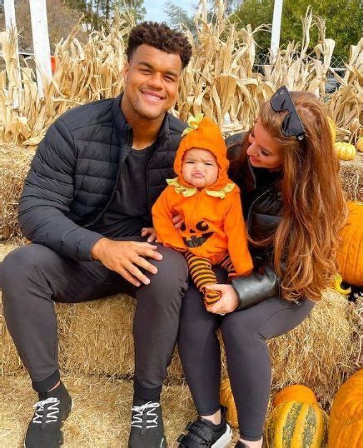 Arik Armstead is Married to Wife: Mindy Hardwood. Kids: Amiri Armstead