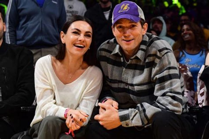 
Ashton Kutcher and Mila Kunis Share Some Sweet Moments as They Watch Los Angeles Lakers Game 