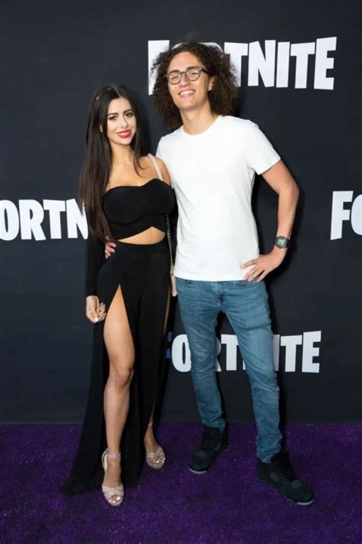 
AzzyLand Height, Weight, Net Worth, Age, Birthday, Wikipedia, Who, Nationality, Biography 