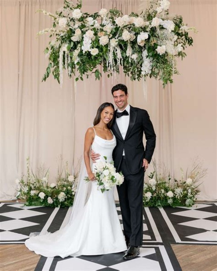 
“Bachelor In Paradise” Star Joe Amabile And Serena Pitt Got Married 