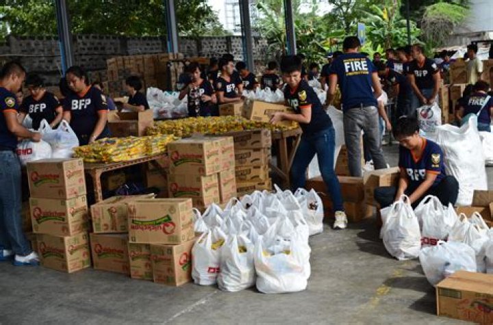 
Bayelsa Flood: BBNaija Nengi Sends Relief Foodstuffs/Materials To Displaced Victims In The State 