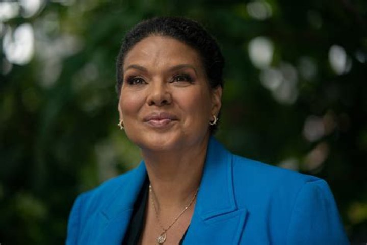 
BBC: Where Is Sara Cox Today? What Happened To The Broadcaster? 