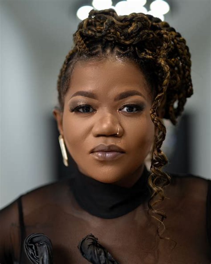 
Busiswa Height, Weight, Net Worth, Age, Birthday, Wikipedia, Who, Instagram, Biography 