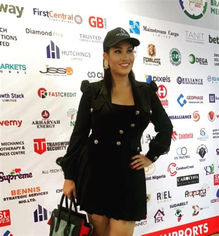 
Carolyna Height, Weight, Net Worth, Age, Birthday, Wikipedia, Who, Nationality, Biography 