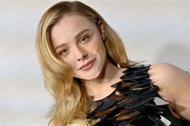 Chloe Grace Mortez Height, Weight, Net Worth, Age, Birthday, Wikipedia, Who, Instagram, Biography