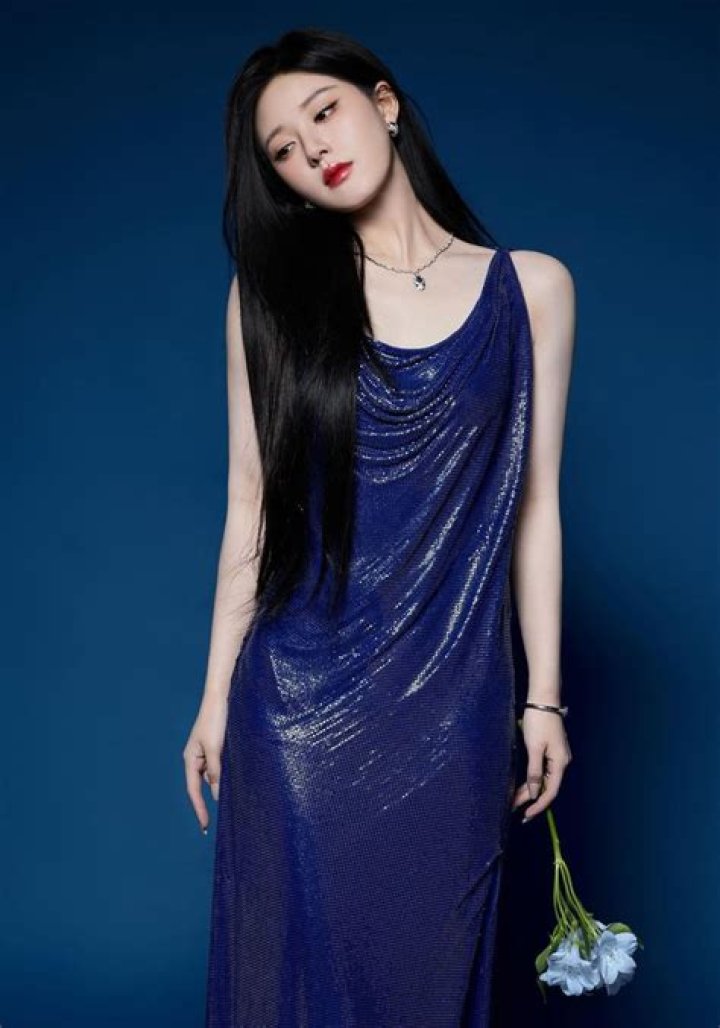 Chloé Zhao Height, Weight, Net Worth, Age, Birthday, Wikipedia, Who, Nationality, Biography