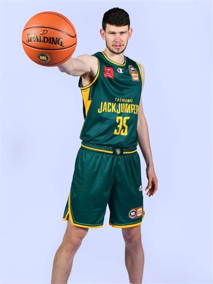 
Clint Steindl Height, Weight, Net Worth, Age, Birthday, Wikipedia, Who, Nationality, Biography 