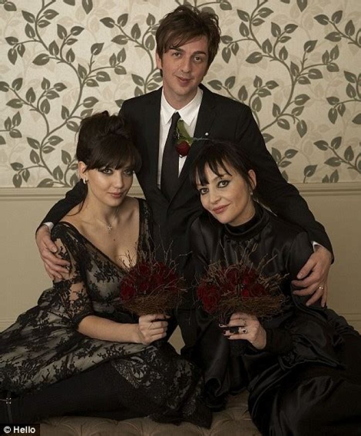 
Danny Goffey Wife Pearl Lowe Wore An Unusual Color To Her Wedding 