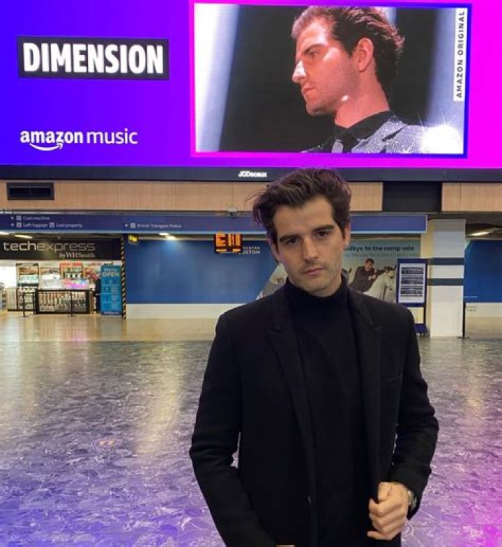 
DJ Dimension – Robert Etheridge Height, Weight, Net Worth, Age, Birthday, Wikipedia, Who, Nationality, Biography 