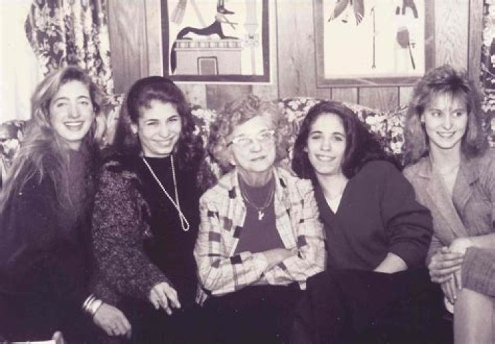 
Does Ezra Miller Have A Brother? Learn About Actor’s Sisters And Parents 