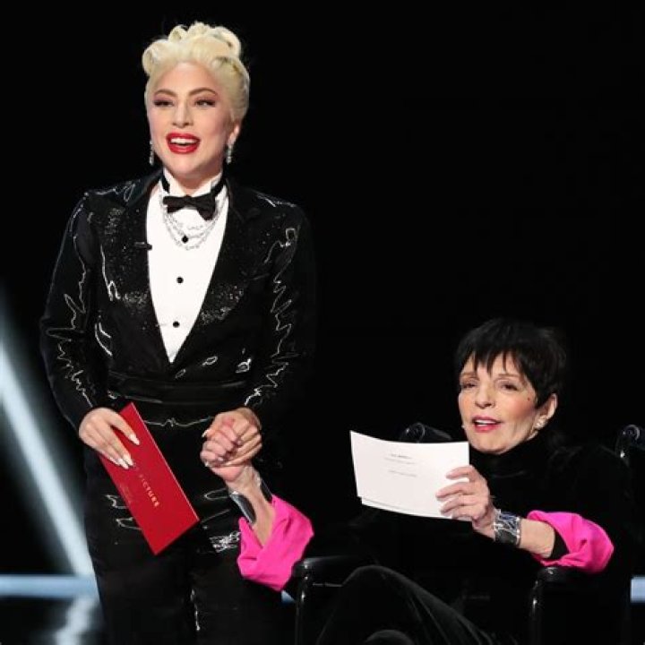 Does Liza Minnelli Still Have Viral Encephalitis In 2022? Latest Oscar Wheelchair Appearance Has Fans Baffled