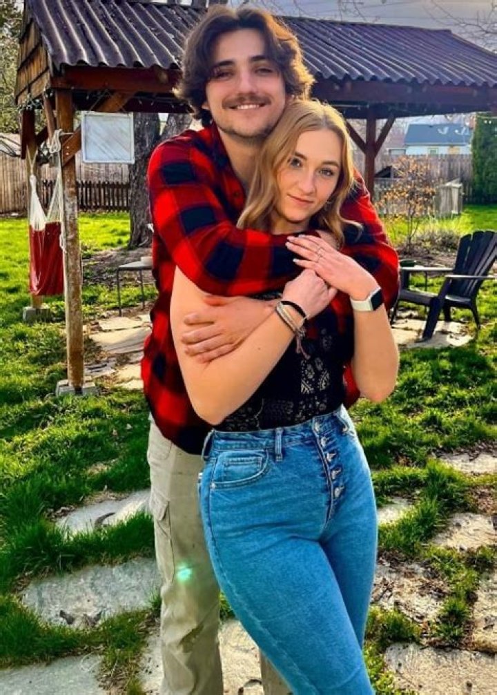 
Doni Tosh Height, Weight, Net Worth, Age, Birthday, Wikipedia, Who, Nationality, Biography 