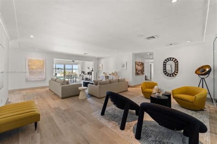 Dr Lenny Hochstein Net Worth 2022: Everything On His Alleged Affair and Wife Lisa