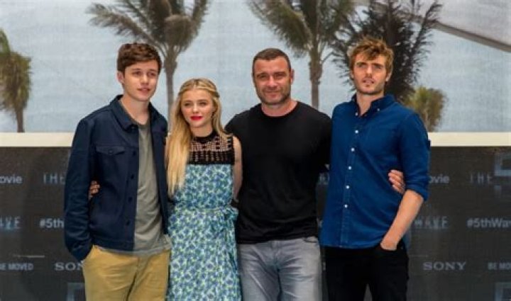 
Dylan Shakespeare Robinson Height, Weight, Net Worth, Age, Birthday, Wikipedia, Who, Instagram, Biography 