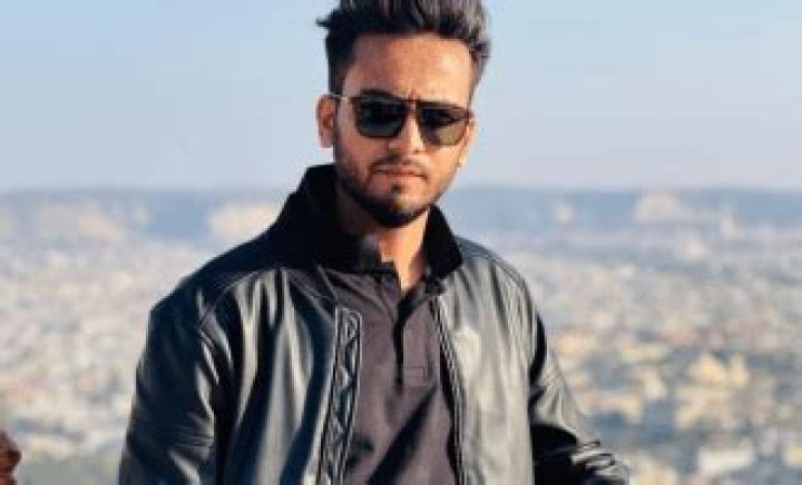 
Elvish Yadav Height, Weight, Net Worth, Age, Birthday, Wikipedia, Who, Nationality, Biography 