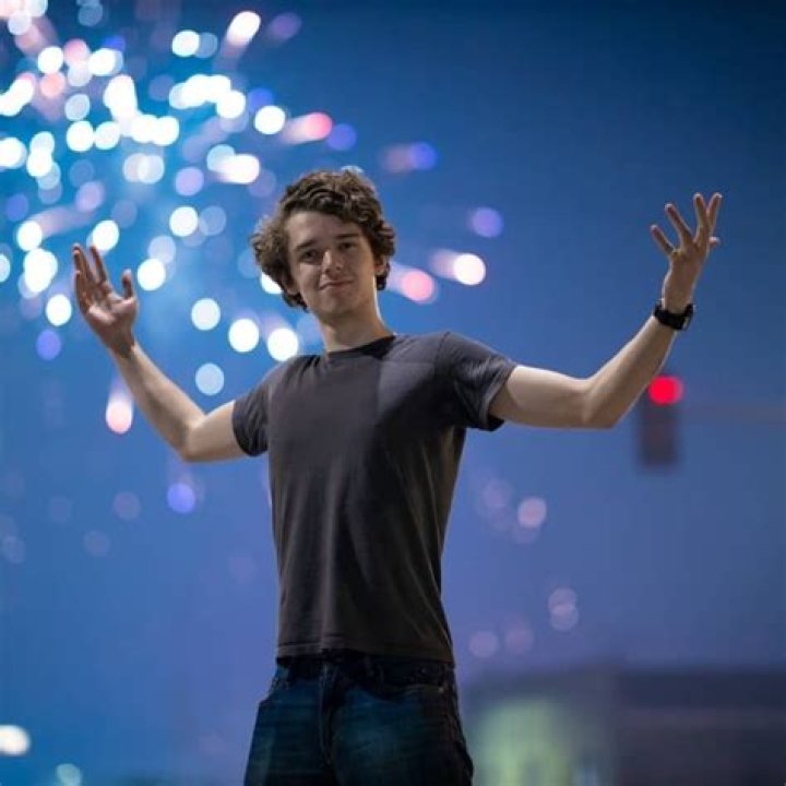 Eret Height, Weight, Net Worth, Age, Birthday, Wikipedia, Who, Instagram, Biography