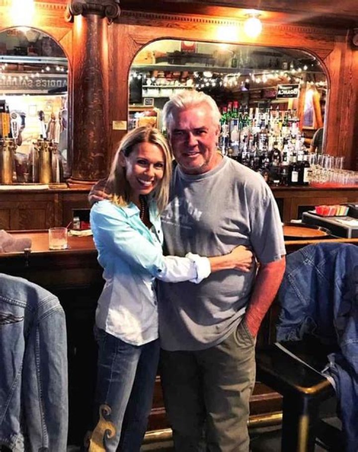 
Eric Bischoff is Married to Wife: Loree Bischoff. 