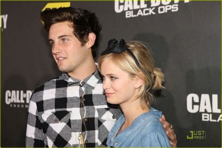
Everything To Know About Zach Cregger- sara paxton’s Boyfriend 