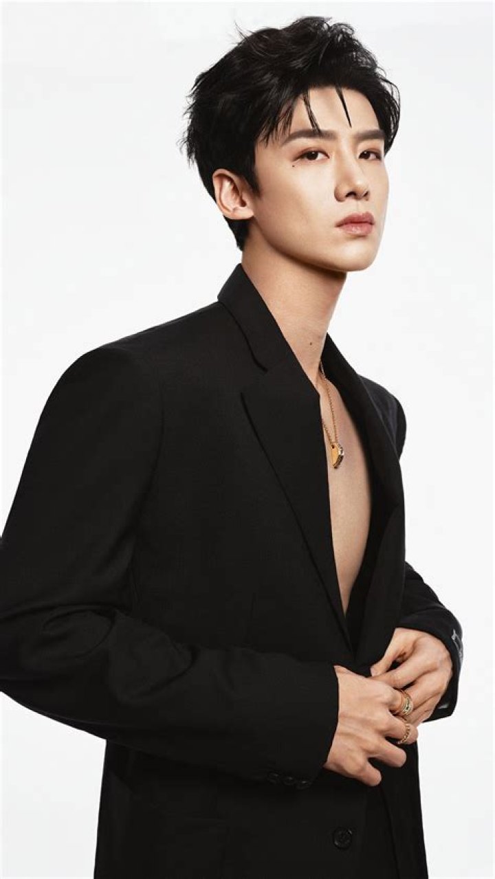 
Fu Jing Height, Weight, Net Worth, Age, Birthday, Wikipedia, Who, Nationality, Biography 