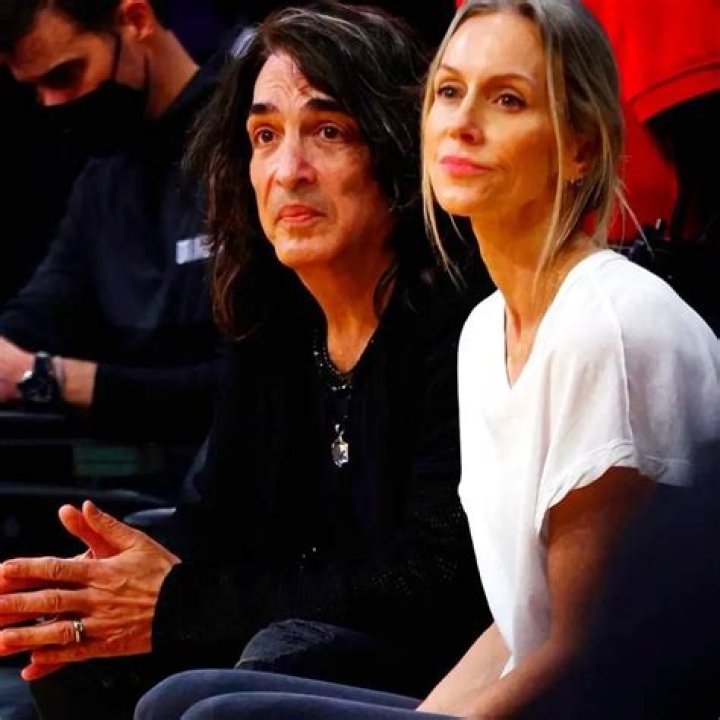 
Gerard Sutton Height, Weight, Net Worth, Age, Birthday, Wikipedia, Who, Nationality, Biography 