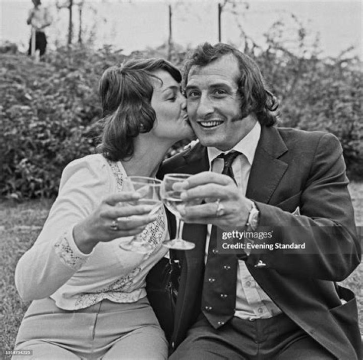 
How Old Is Gareth Edwards Rugby Wife Maureen Edwards, Is She Still Alive? 