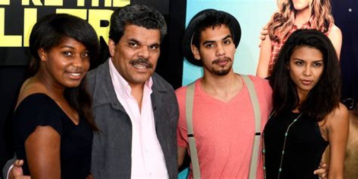 
How rich is the famous badass actor Luis Guzman? Wife, Children 