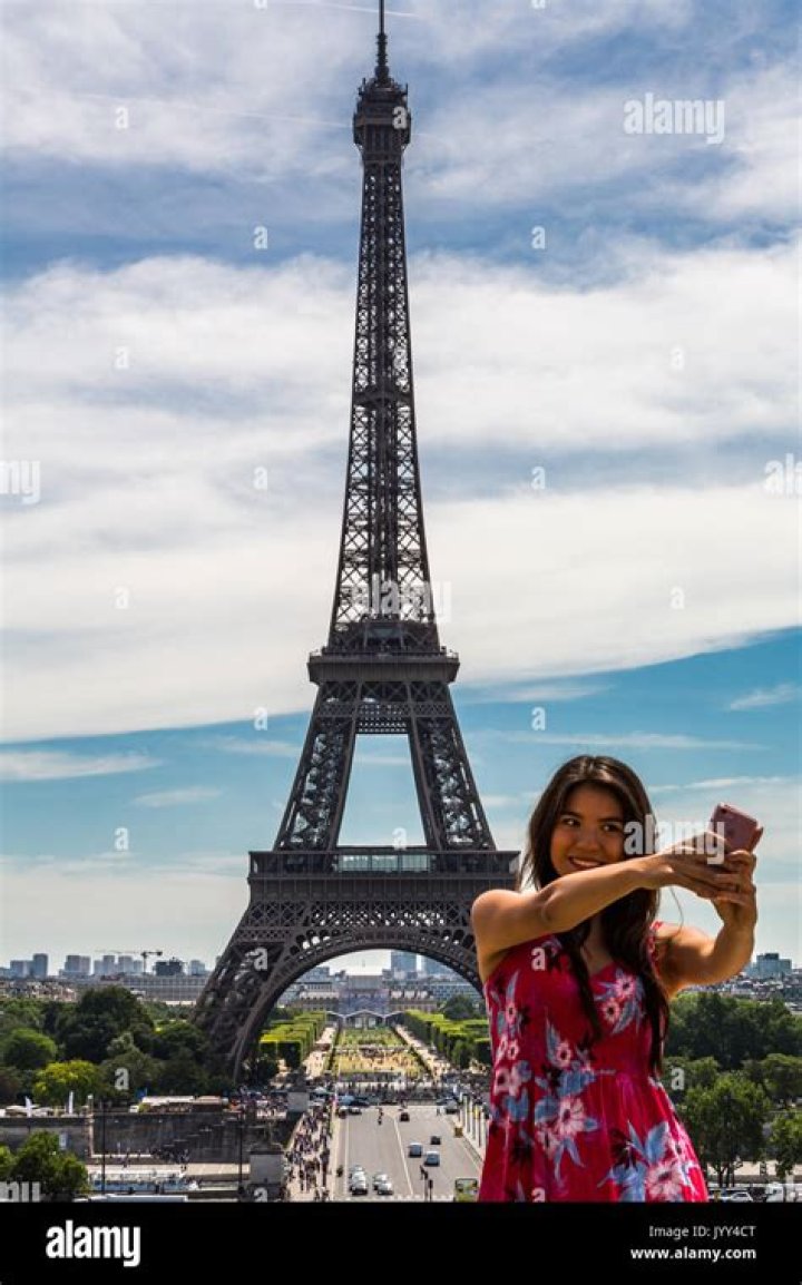 
Iheme Nancy And Others React As Luchy Donalds Shares Photos Of Herself At The Eiffel Tower On IG 