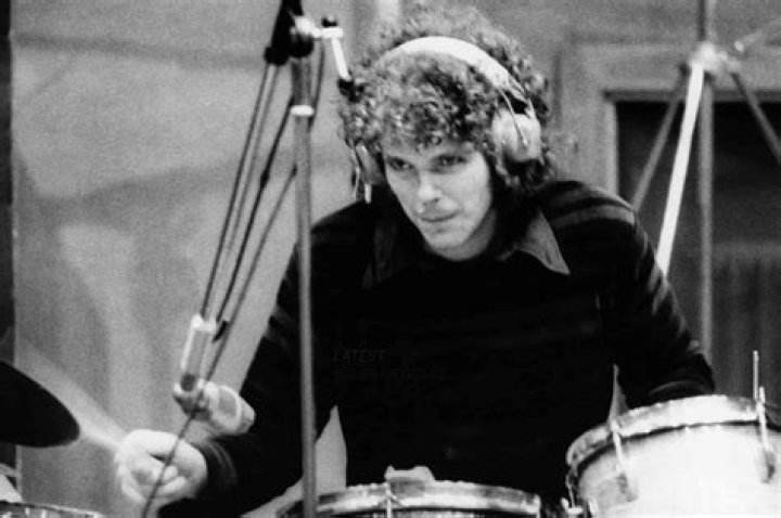 
Inside the Life of Drummer Jim Gordon – Including his Tragic Death & Family 