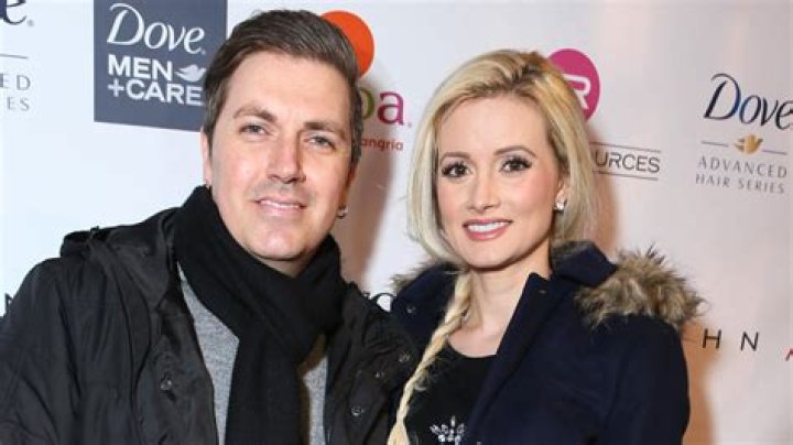 
Insight On Holly Madison Dating History, Is She Still Married?, Boyfriend, Net Worth, & Bio 