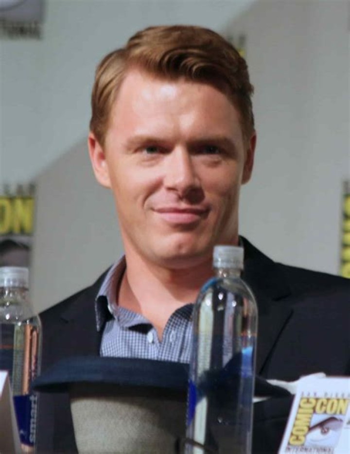 Is Diego Klattenhoff Married to Wife? Or Dating Girlfriend? Kids.