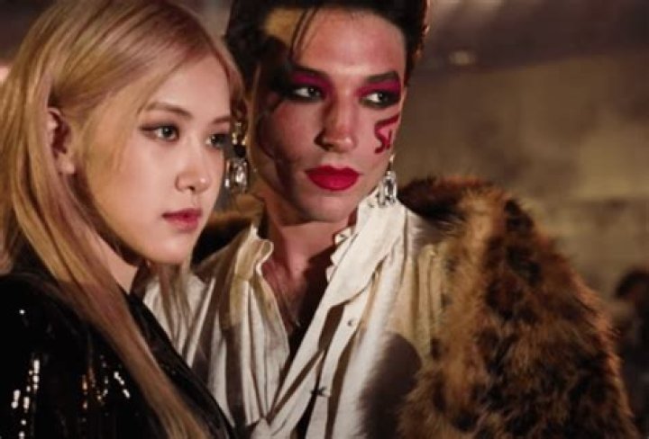 
Is Ezra Miller Gay or Queer? Who’s His Dating Partner? 