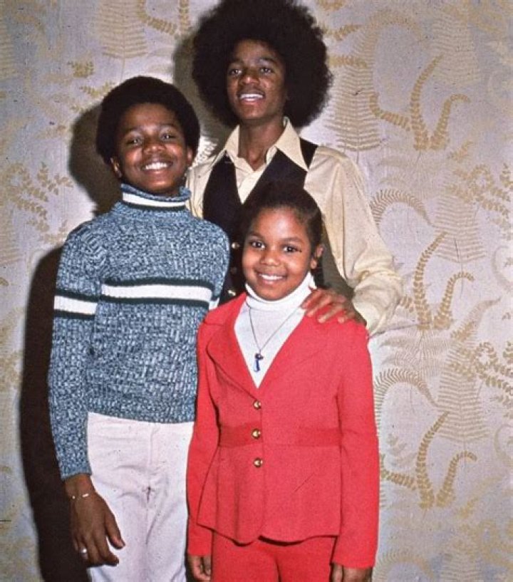 
Is Janet Jackson Related To Michael Jackson? Parents And Family – Are They Siblings? 
