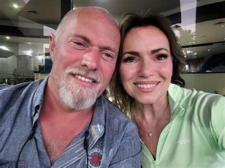 Is Lisa Robertson Married? How Much Is She Worth and What Is She Doing Now?