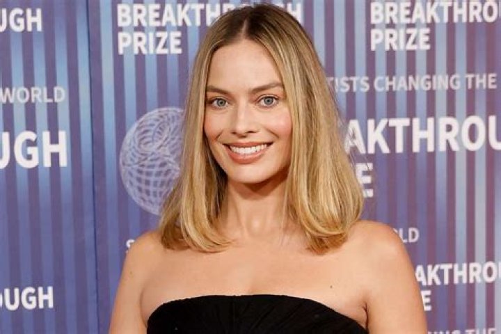 Is Margot Robbie Lesbian? Know More About Her Life!