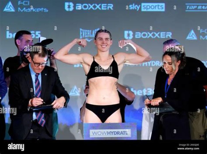 Is Savannah Marshall Gay? Age, Height, Net Worth