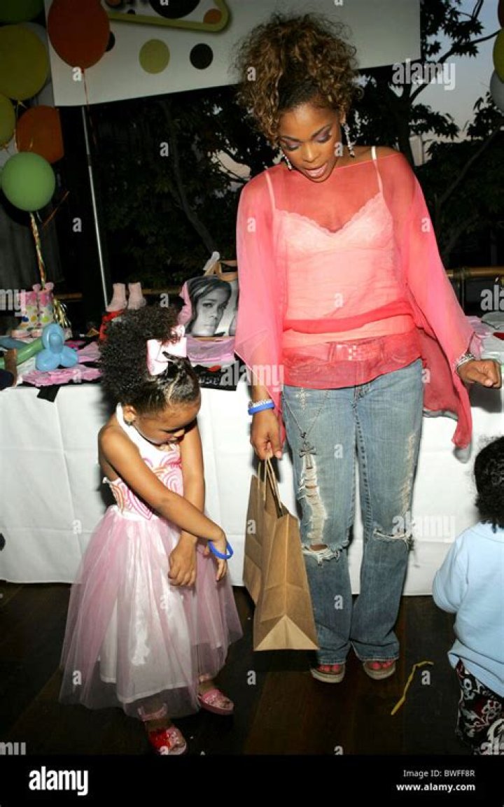 Is T-BOZ Pregnant In 2022 -Weight Gain Or Baby Bump, Children -Chase Anela Rolison