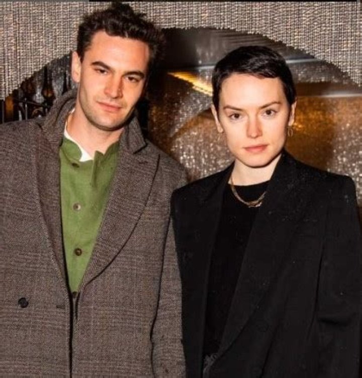 Is Tom Bateman | Parents And Net Worth