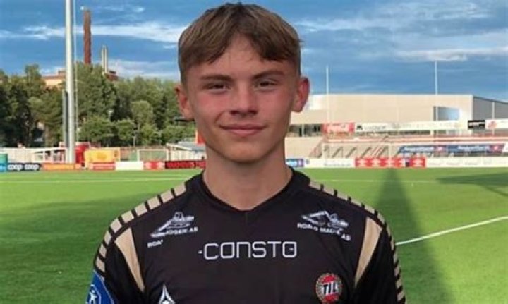 
Isak Hansen-Aaroen Height, Weight, Net Worth, Age, Birthday, Wikipedia, Who, Instagram, Biography 