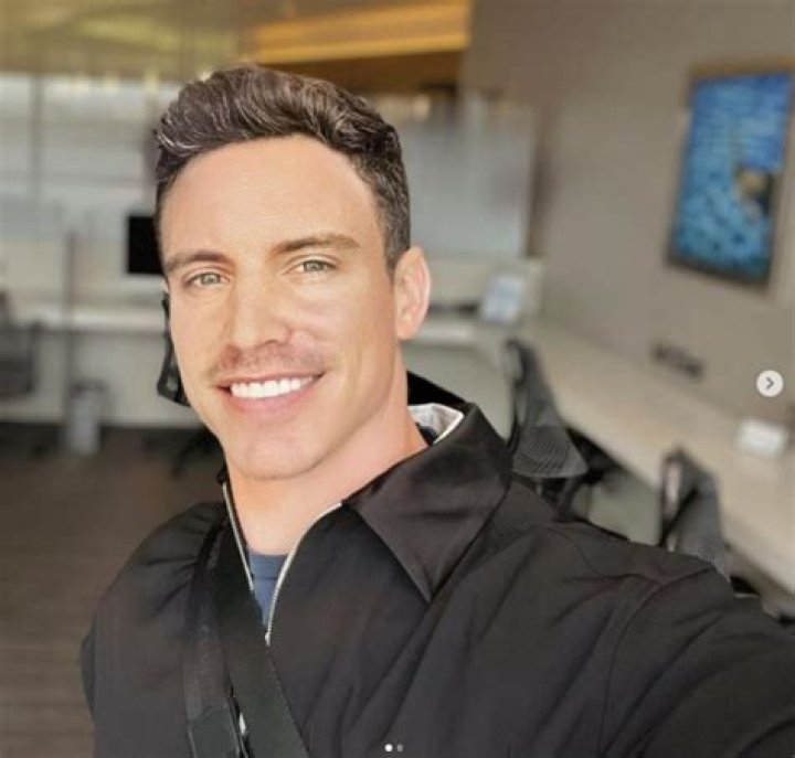 
Jeff Thomas Death and Obituary: Did TOP Model Commit Suicide? 